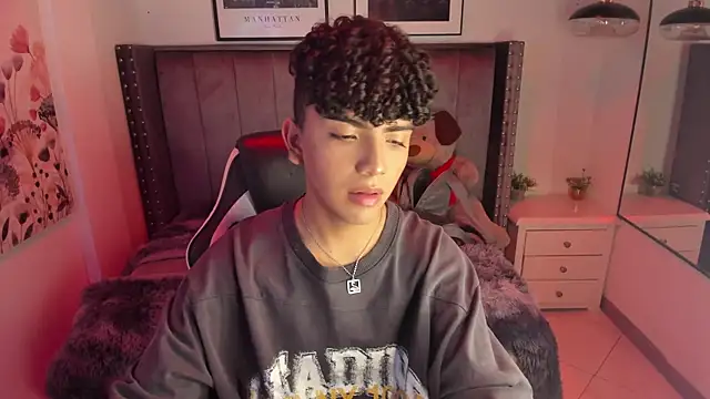 Niick Twiink online show from 12-16-25, 07:52