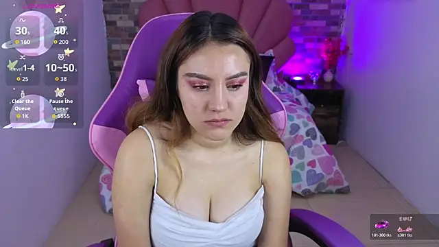 Snapshot of Adrimaretti chatting on 10-31-25, 01:56 Adrimaretti online show from 10-31-25, 01:56