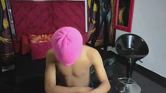 Snapshot of Scoundrel_Room chatting on 10-30-25, 07:10 Scoundrel Room online show from 10-30-25, 07:10