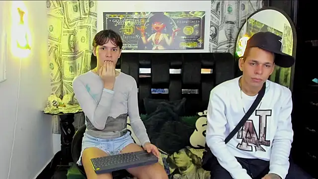 Snapshot of Magic_Duo chatting on 11-08-25, 12:49 Magic Duo online show from 11-08-25, 12:49