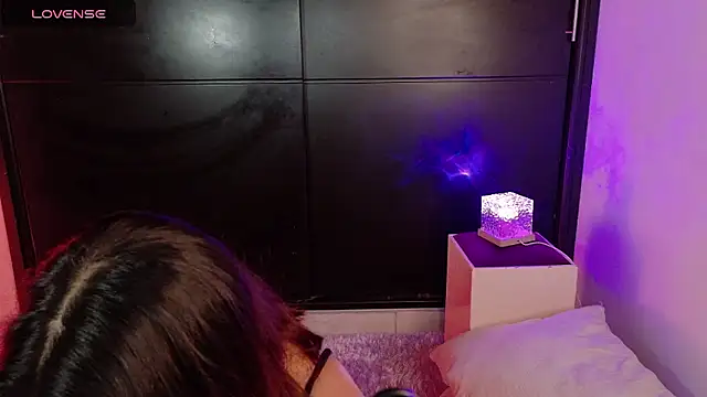 emilyy1  online show from 01-10-26, 01:02