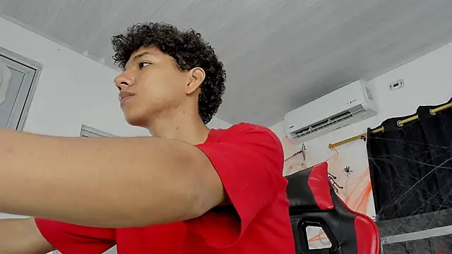 Snapshot of Maximiliano_Khalil chatting on 11-02-25, 08:44 Maximiliano Khalil online show from 11-02-25, 08:44