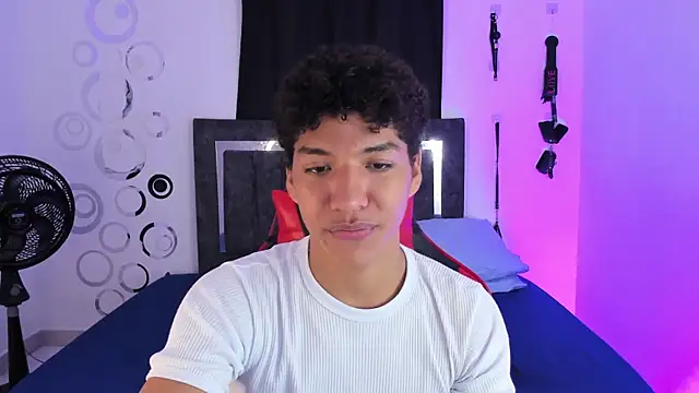 Snapshot of Maximiliano_Khalil chatting on 11-19-25, 07:47 Maximiliano Khalil online show from 11-19-25, 07:47