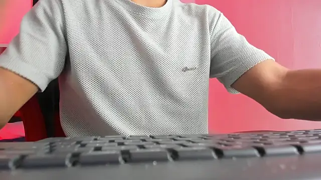 Snapshot of Maximiliano_Khalil chatting on 11-23-25, 07:35 Maximiliano Khalil online show from 11-23-25, 07:35