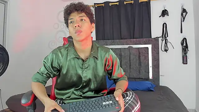 Snapshot of Maximiliano_Khalil chatting on 11-27-25, 08:11 Maximiliano Khalil online show from 11-27-25, 08:11