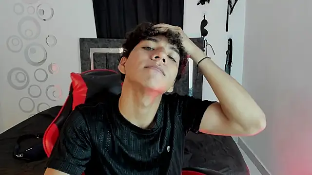 Snapshot of Maximiliano_Khalil chatting on 11-29-25, 08:01 Maximiliano Khalil online show from 11-29-25, 08:01