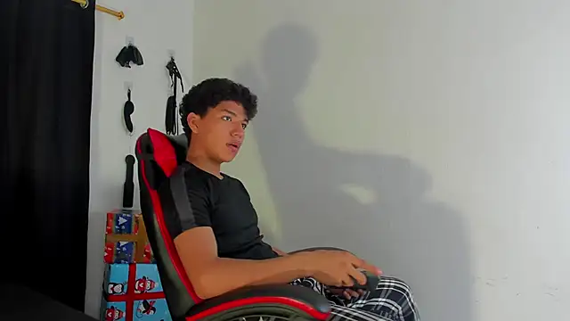 Snapshot of Maximiliano_Khalil chatting on 12-14-25, 07:51 Maximiliano Khalil online show from 12-14-25, 07:51