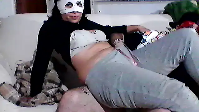 Snapshot of hekate_couple chatting on 10-28-25, 01:42 hekate couple online show from 10-28-25, 01:42