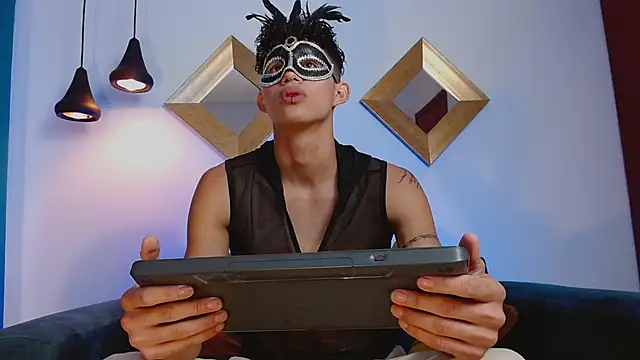 KamiSuarez online show from 10-30-25, 06:30