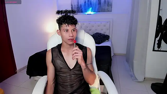 KamiSuarez online show from 02-25-26, 06:39