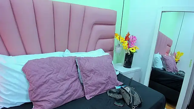 Kim Luna1 online show from 12-20-25, 03:57