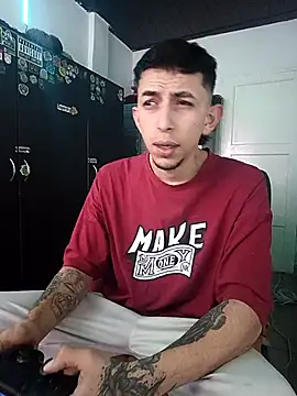 Snapshot of Aron_Jones_ chatting on 11-01-25, 08:33 Aron Jones online show from 11-01-25, 08:33