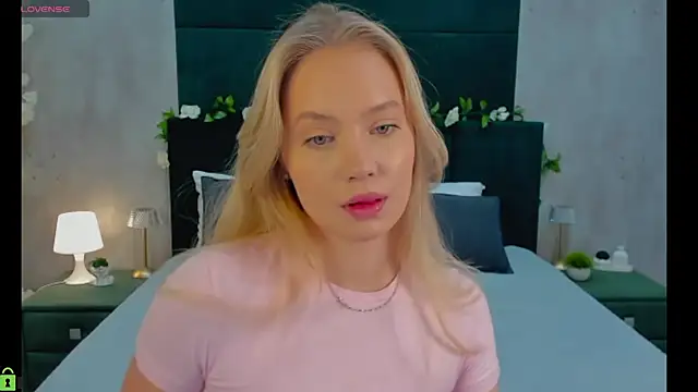 Snapshot of Melanie_Ryer chatting on 11-26-25, 01:06 Melanie Ryer online show from 11-26-25, 01:06