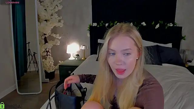 Snapshot of Melanie_Ryer chatting on 11-29-25, 11:19 Melanie Ryer online show from 11-29-25, 11:19