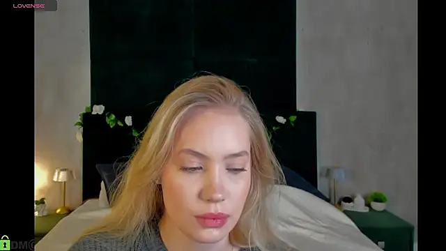 Snapshot of Melanie_Ryer chatting on 12-03-25, 01:02 Melanie Ryer online show from 12-03-25, 01:02