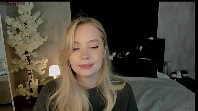 Snapshot of Melanie_Ryer chatting on 12-14-25, 12:27 Melanie Ryer online show from 12-14-25, 12:27