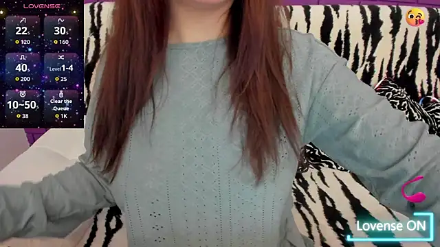 Snapshot of GlowMimi chatting on 11-11-25, 08:42 GlowMimi online show from 11-11-25, 08:42