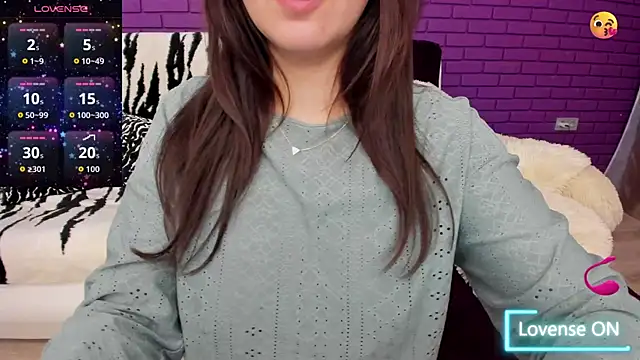 Snapshot of GlowMimi chatting on 12-04-25, 10:51 GlowMimi online show from 12-04-25, 10:51