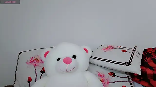 Snapshot of Yan61 chatting on 11-04-25, 12:10 Yan61 online show from 11-04-25, 12:10