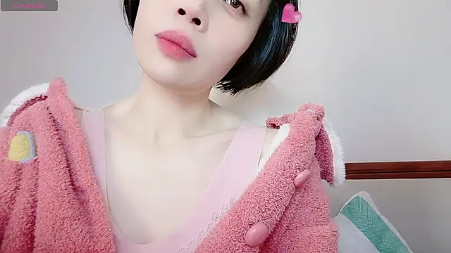 Snapshot of Yan61 chatting on 11-05-25, 11:38 Yan61 online show from 11-05-25, 11:38