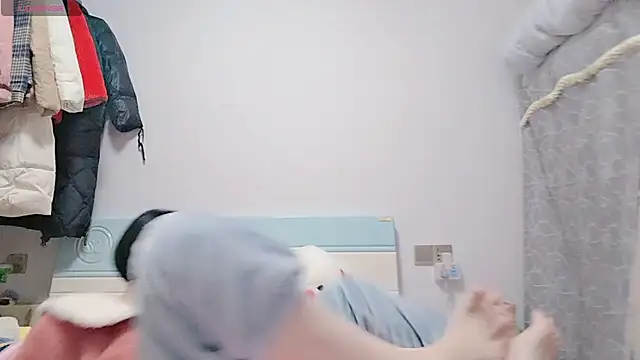 Snapshot of Yan61 chatting on 11-09-25, 12:20 Yan61 online show from 11-09-25, 12:20