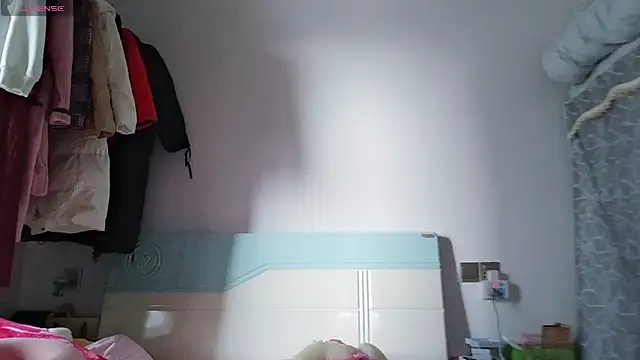 Snapshot of Yan61 chatting on 11-12-25, 01:17 Yan61 online show from 11-12-25, 01:17