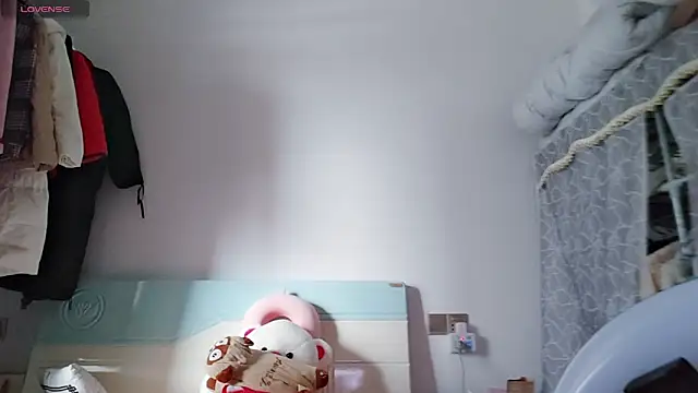 Snapshot of Yan61 chatting on 11-13-25, 12:31 Yan61 online show from 11-13-25, 12:31