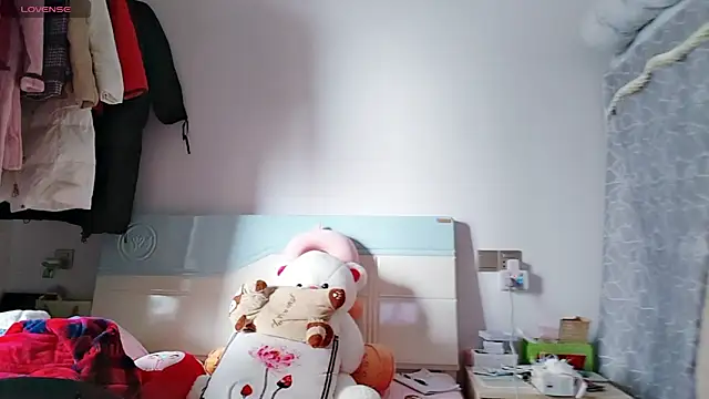 Snapshot of Yan61 chatting on 11-14-25, 01:15 Yan61 online show from 11-14-25, 01:15