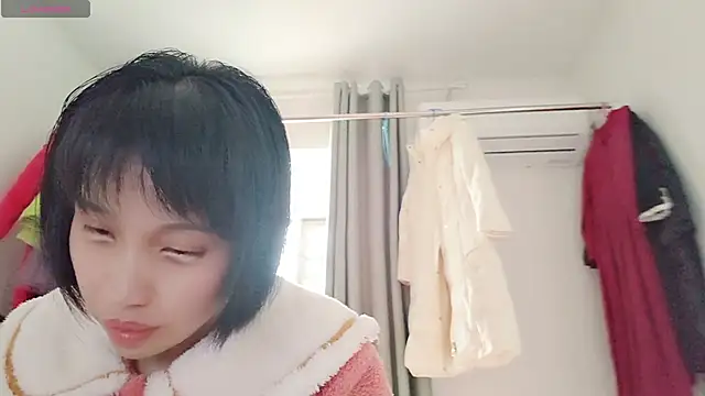 Snapshot of Yan61 chatting on 12-05-25, 02:42 Yan61 online show from 12-05-25, 02:42