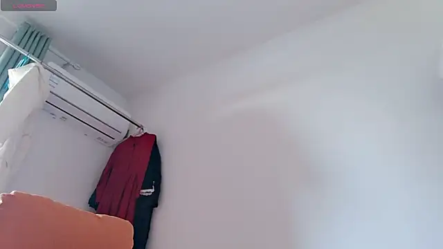 Snapshot of Yan61 chatting on 12-14-25, 02:17 Yan61 online show from 12-14-25, 02:17