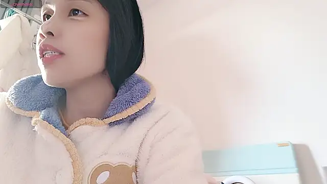 Snapshot of Yan61 chatting on 12-15-25, 02:27 Yan61 online show from 12-15-25, 02:27