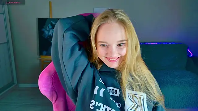 Snapshot of Shawty_Mia chatting on 12-05-25, 02:14 Shawty Mia online show from 12-05-25, 02:14