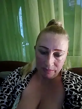 Snapshot of Esenia505 chatting on 11-04-25, 12:15 Esenia505 online show from 11-04-25, 12:15