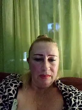 Snapshot of Esenia505 chatting on 11-13-25, 11:42 Esenia505 online show from 11-13-25, 11:42