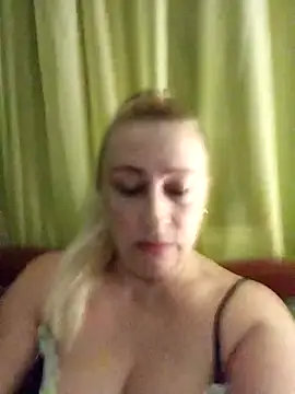 Snapshot of Esenia505 chatting on 11-16-25, 03:12 Esenia505 online show from 11-16-25, 03:12