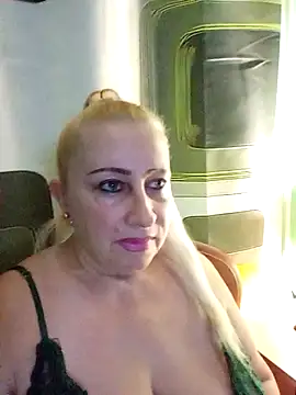 Snapshot of Esenia505 chatting on 11-25-25, 05:07 Esenia505 online show from 11-25-25, 05:07