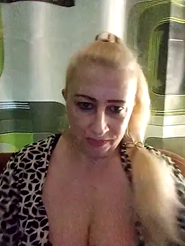 Snapshot of Esenia505 chatting on 11-28-25, 10:07 Esenia505 online show from 11-28-25, 10:07