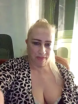 Snapshot of Esenia505 chatting on 11-29-25, 12:30 Esenia505 online show from 11-29-25, 12:30