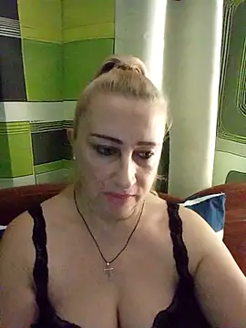 Snapshot of Esenia505 chatting on 12-16-25, 03:11 Esenia505 online show from 12-16-25, 03:11