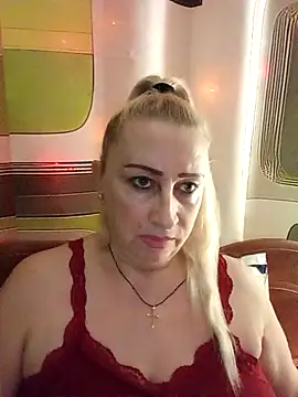 Snapshot of Esenia505 chatting on 12-18-25, 05:41 Esenia505 online show from 12-18-25, 05:41