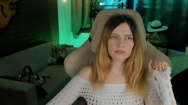 Snapshot of AleksaLaurent chatting on 11-12-25, 05:41 AleksaLaurent online show from 11-12-25, 05:41