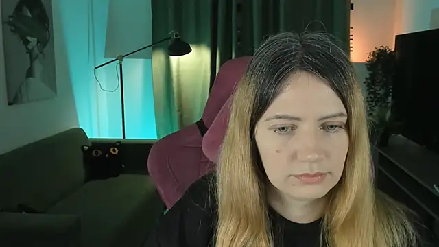 Snapshot of AleksaLaurent chatting on 11-13-25, 02:32 AleksaLaurent online show from 11-13-25, 02:32