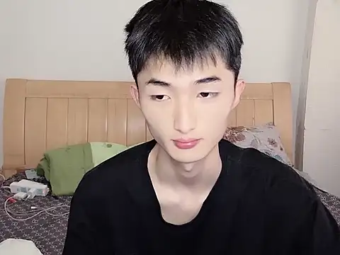 Snapshot of N228 chatting on 11-13-25, 08:24 N228 online show from 11-13-25, 08:24