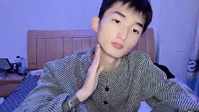 Snapshot of N228 chatting on 11-25-25, 10:48 N228 online show from 11-25-25, 10:48