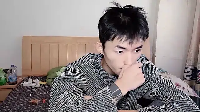 Snapshot of N228 chatting on 11-28-25, 08:28 N228 online show from 11-28-25, 08:28