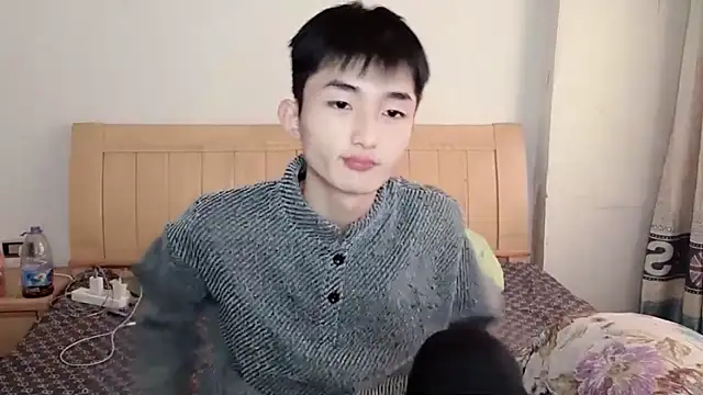 Snapshot of N228 chatting on 11-30-25, 08:18 N228 online show from 11-30-25, 08:18