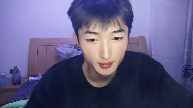 Snapshot of N228 chatting on 12-15-25, 04:11 N228 online show from 12-15-25, 04:11