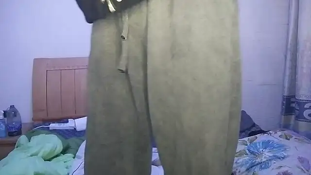 Snapshot of N228 chatting on 12-16-25, 05:29 N228 online show from 12-16-25, 05:29