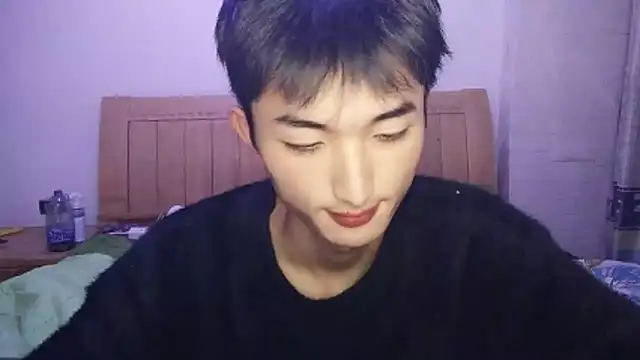 Snapshot of N228 chatting on 12-17-25, 06:36 N228 online show from 12-17-25, 06:36