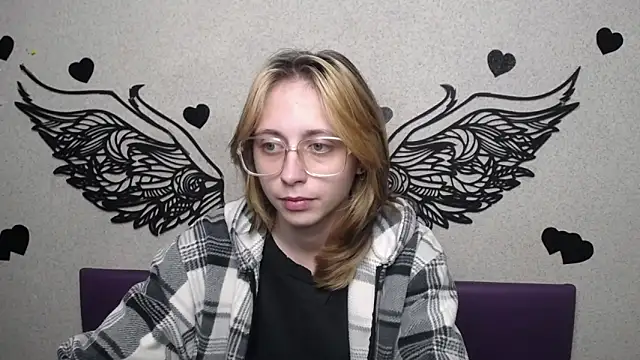 TracyLll online show from 11-20-25, 01:11